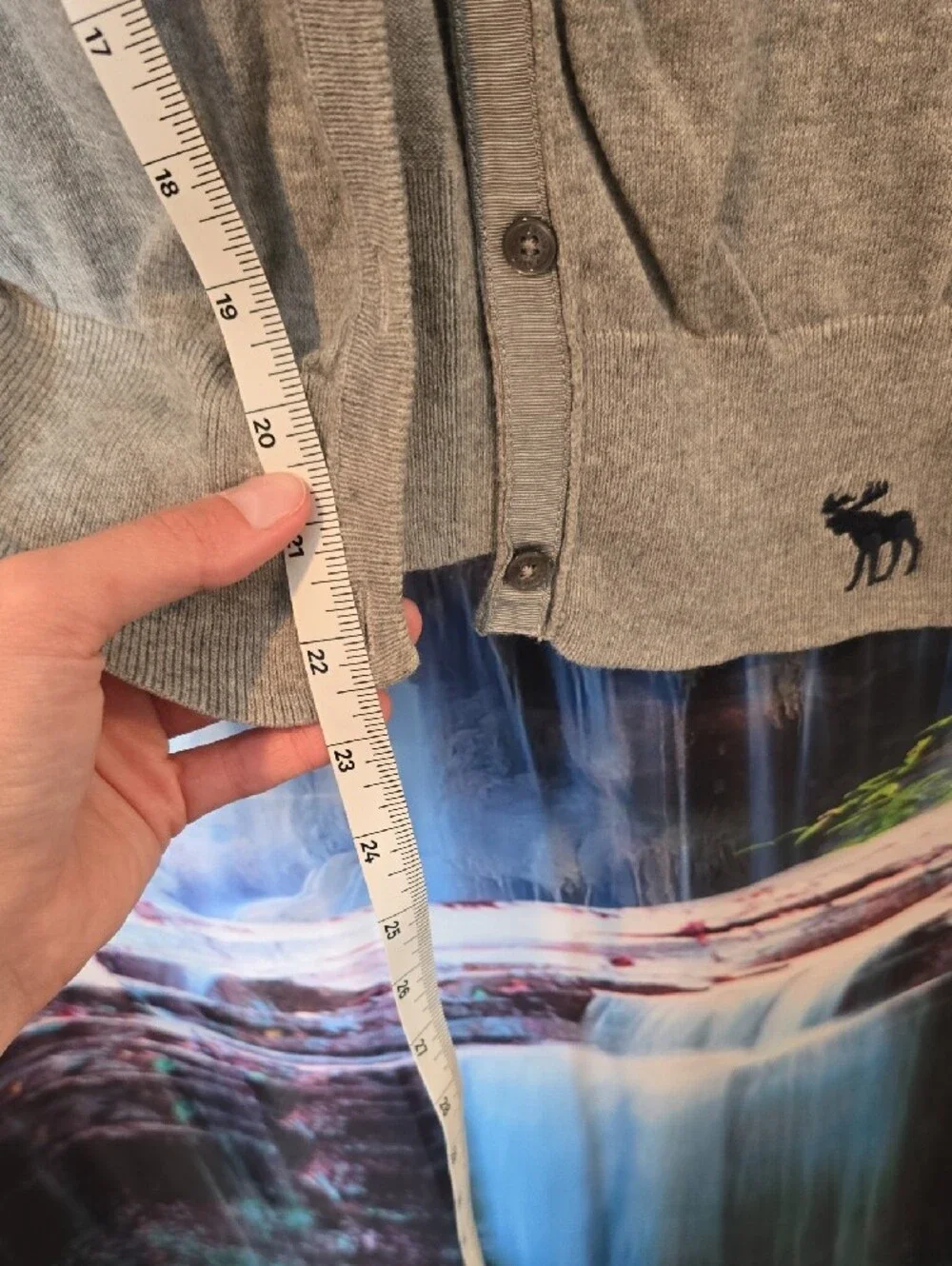 Abercrombie & Fitch Light Gray V-Neck Cardigan with Floral Appliqué